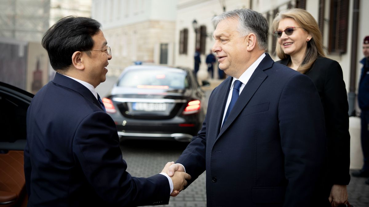 „A magyar gazdaságtörténet egyik legfontosabb beruházása!” – különleges vendégeket fogadott Orbán Viktor a Karmelitában