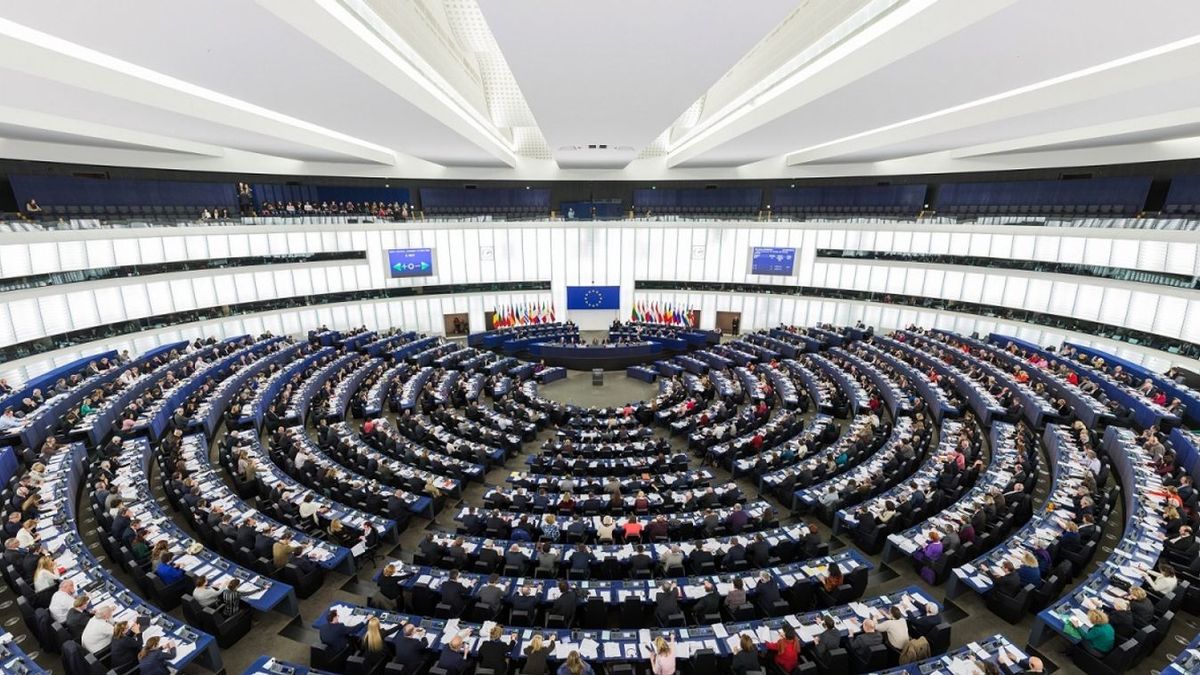 Az EP jóváhagyta Ukrajna 50 milliárd eurós támogatását