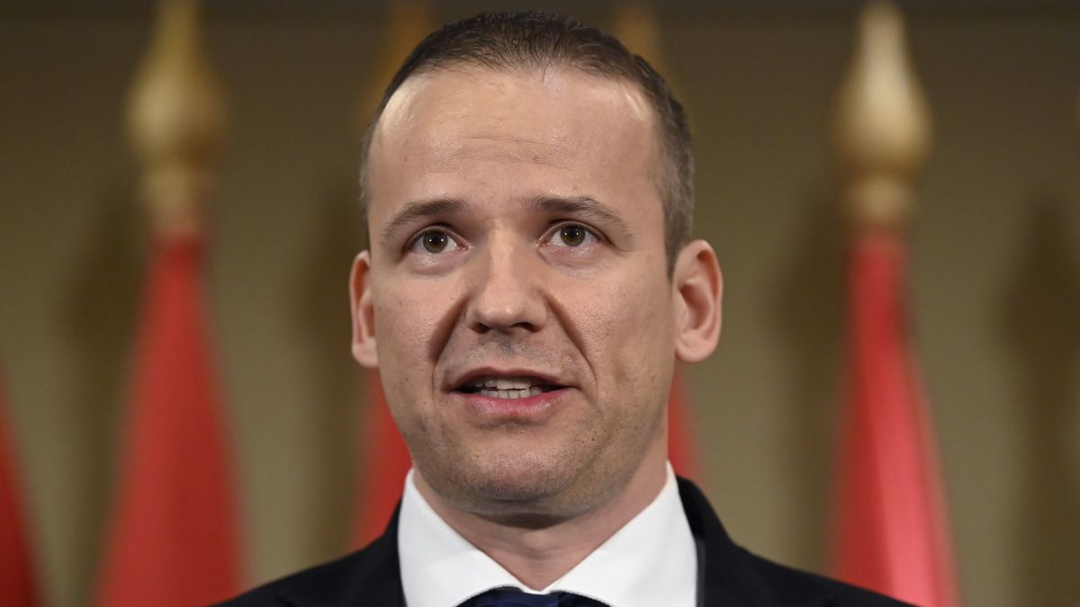 „Mi van a többi rohadt buzival, meg leszbikussal?”– így tüntetett a Mi Hazánk Mozgalom Bicskén