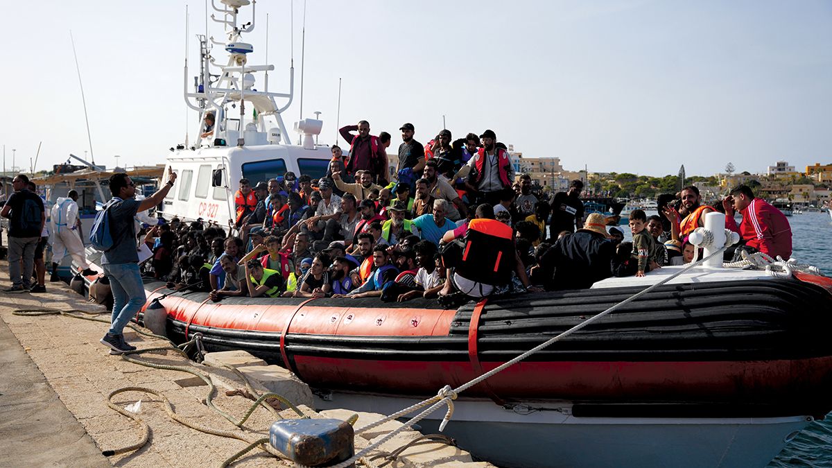 Üzenet Brüsszelből: minden tagállamnak be kell vezetnie a migrációs paktumot