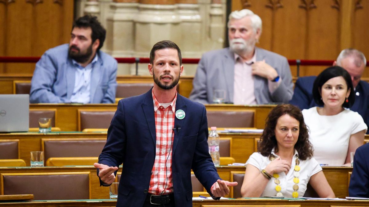 Lemondások és leváltások a Párbeszédben – szétesőben Karácsony törpepártja?