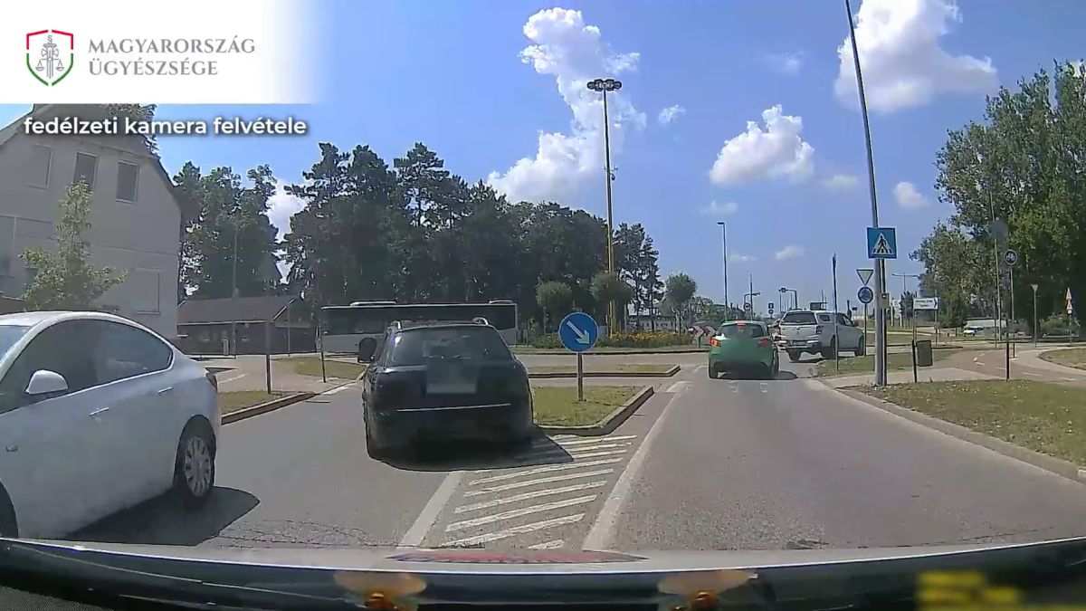 Győri ámokfutó – nekiment egy autónak, miközben el akart hajtani a rendőrök elől (VIDEÓ)