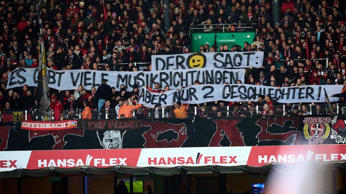 A Leverkusen szurkolói kiírták egy molinóra, hogy két nem létezik, meg is büntette a csapatot a német szövetség