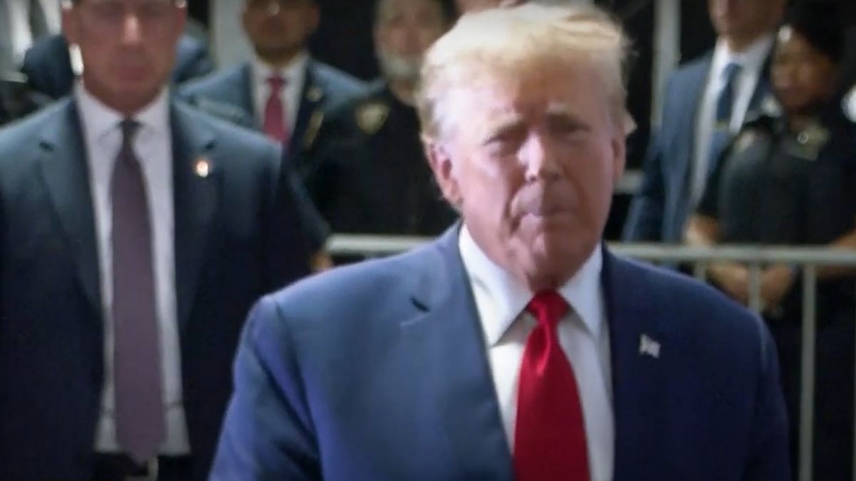 Trump kampányolás helyett a bíróságon magyarázkodhat