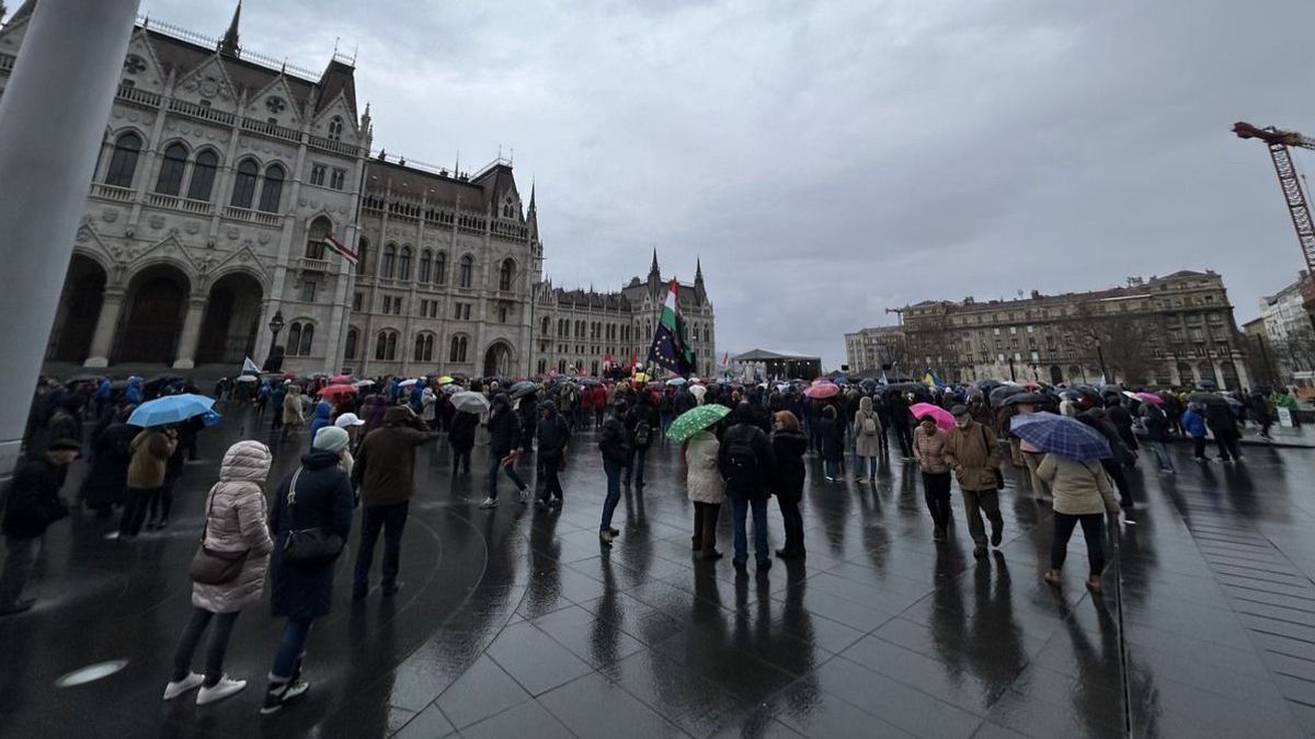 Nem jött össze a baloldal nagy dobása, alig voltak Gyurcsányék vasárnapi tüntetésén