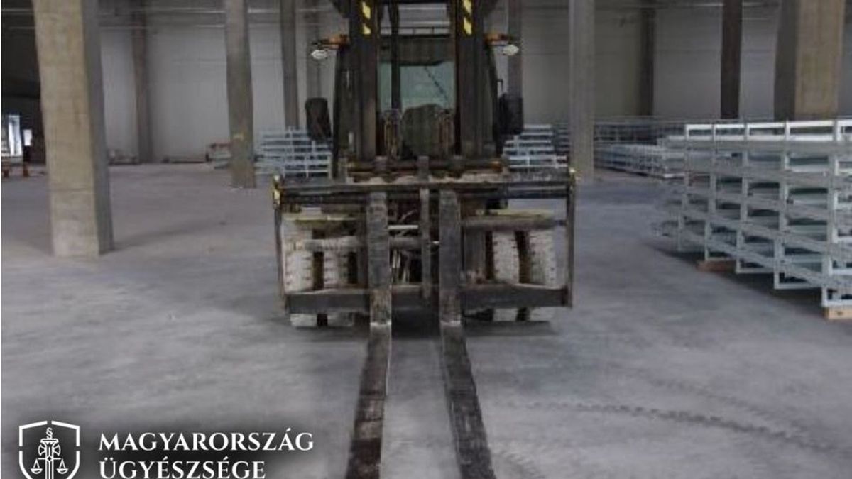 A dél-koreai férfi szemeteszsákba zárta a kollégáját, majd ráküldte a targoncát