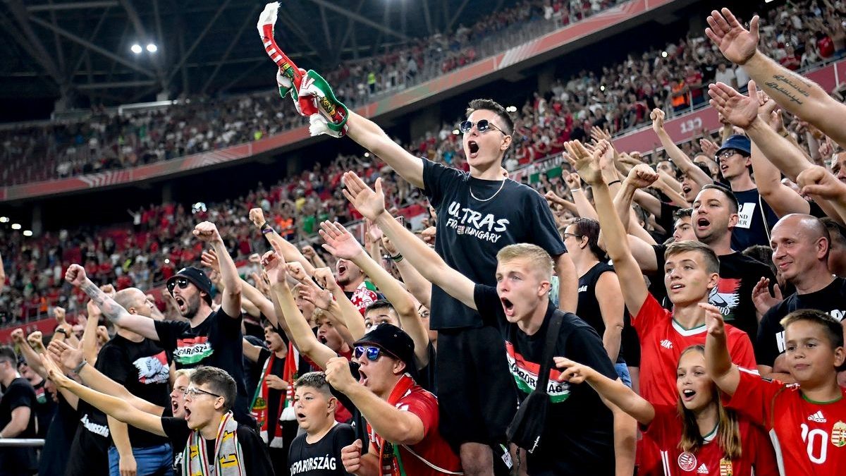 Rossz hírünk van a magyar fociszurkolóknak