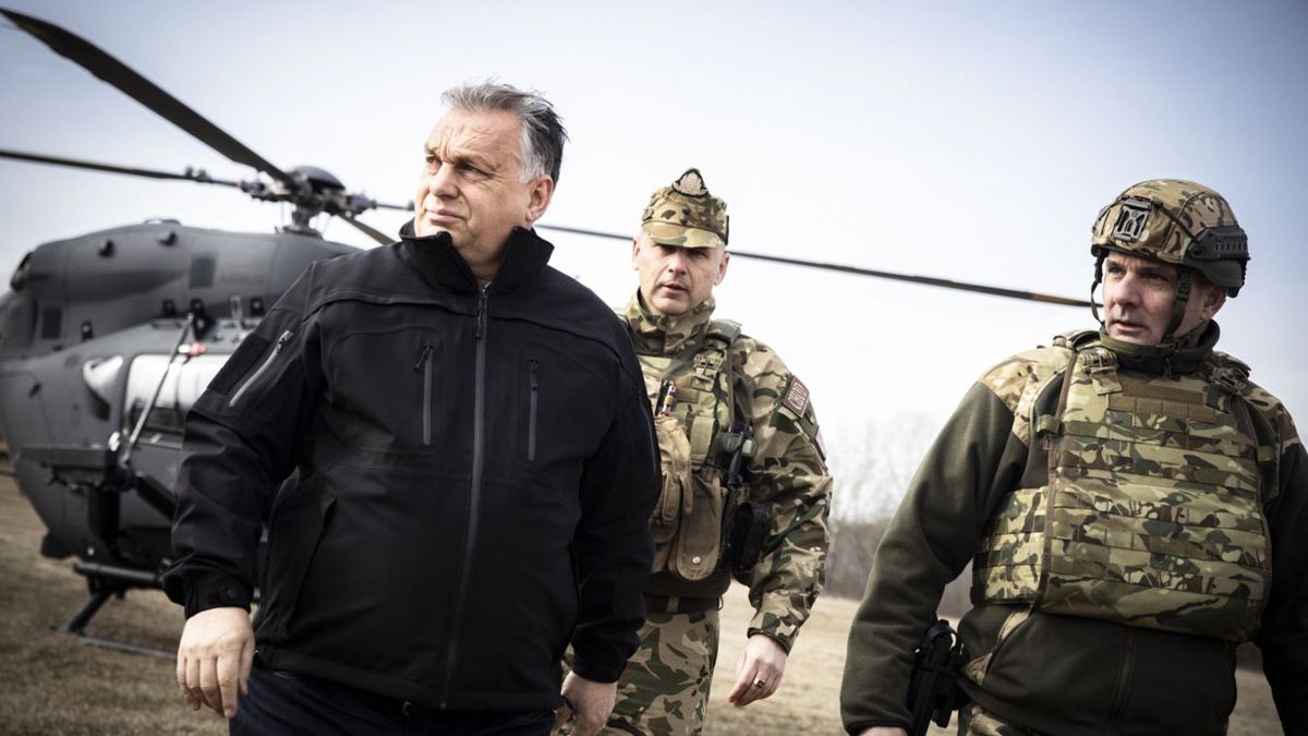 Orbán nem kifelé menetel a NATO-ból, hanem éppen befelé