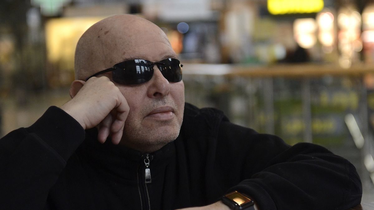 Ellopták a budai rakpartról Török Ádám szobrát