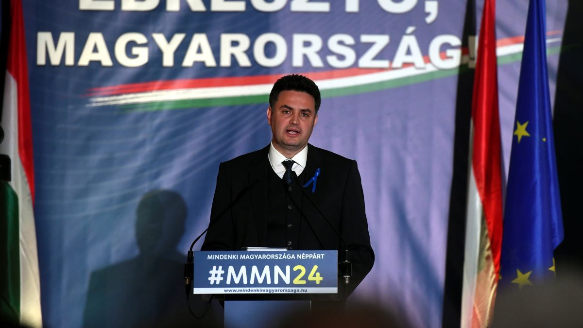 Házkutatást tartottak a NAV nyomozói Márki-Zay mozgalmánál