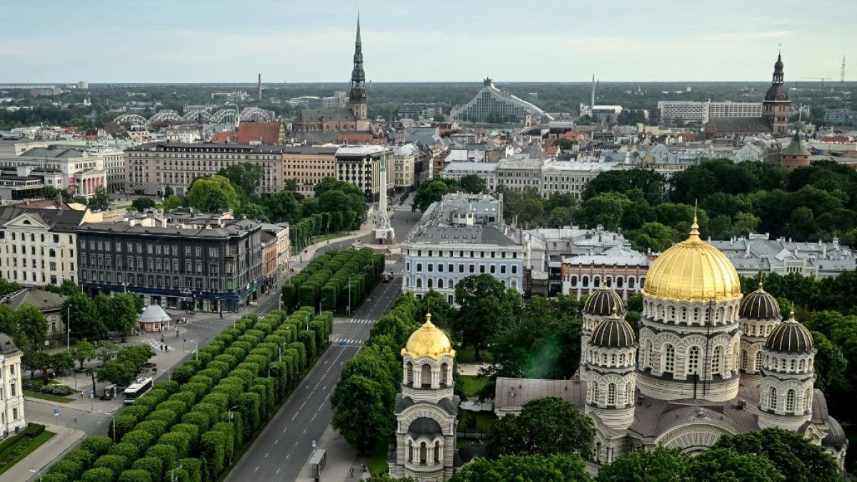 A lett alkotmánybíróság szerint nem alkotmánysértő a szigorítás, ami miatt oroszok ezreit utasíthatják ki az országból