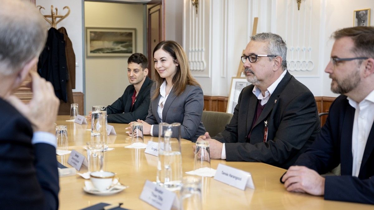 Cseh Katalin: Biztosítottuk az amerikai küldöttséget, hogy Magyarország nem egyenlő Orbán Viktorral