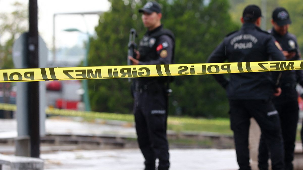 Szélsőbaloldaliak lövöldöztek egy isztambuli bíróság előtt, többen megsebesültek