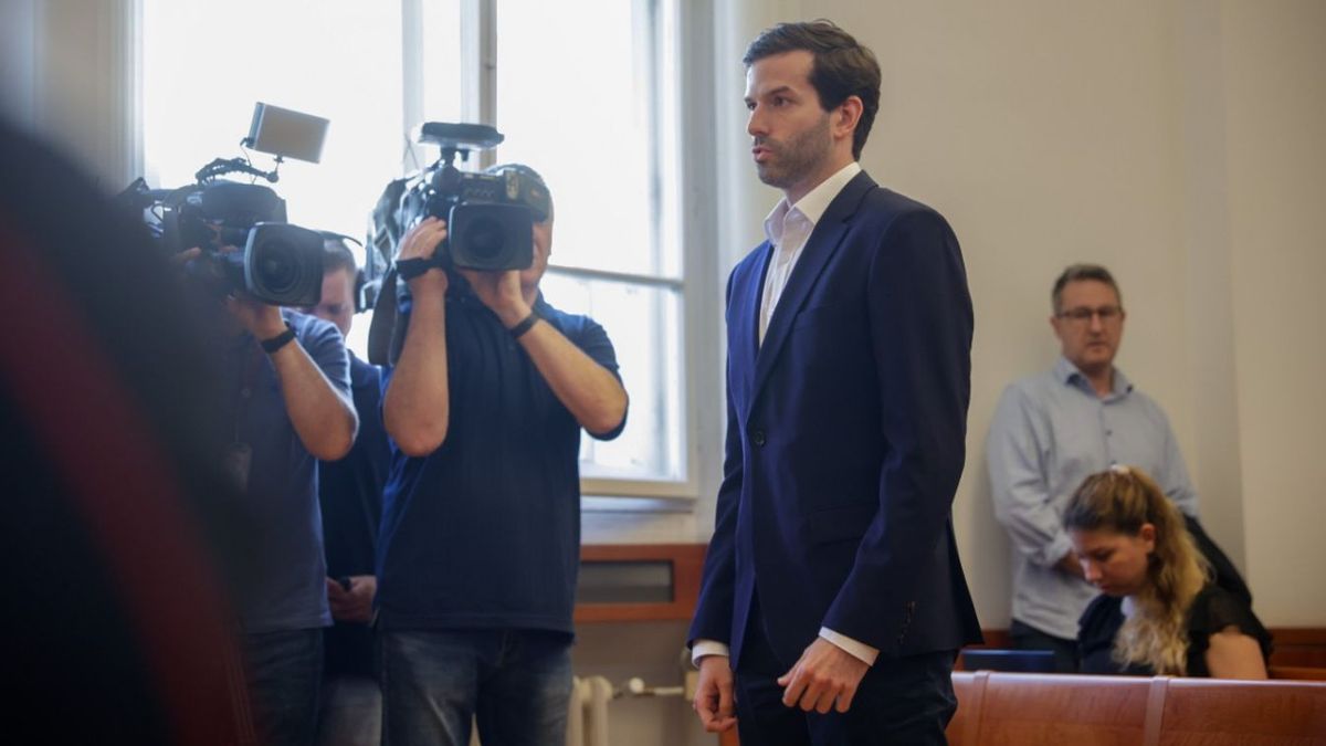 Fekete-Győrnek távoznia kell