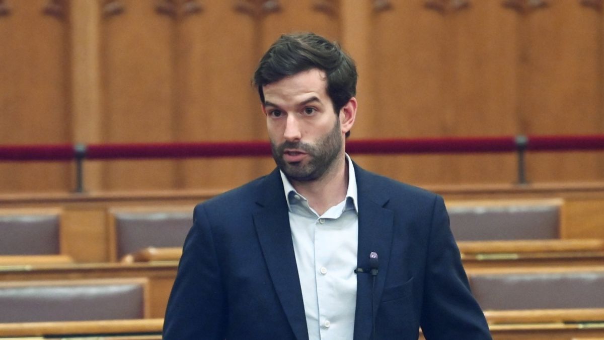 Így dobta el a füstgránátot Fekete-Győr, ami miatt elítélték (Videó)