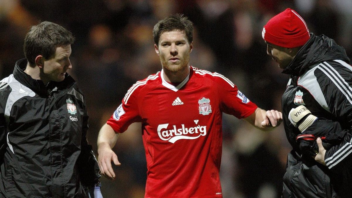 Gigászok csatája az edzőért: megkörnyékezte a Liverpool Xabi Alonsót, akit a Bayern München és a Real Madrid is csábít