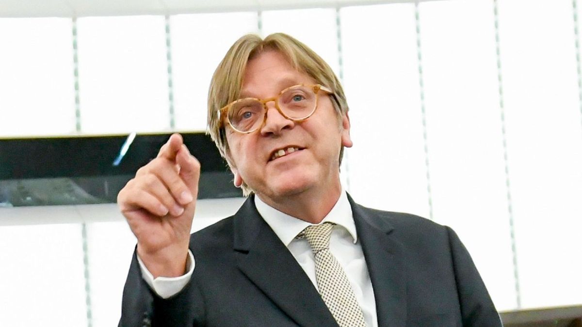 Verhofstadt nem viccel, nyíltan fenyegeti hazánkat – Mandiner