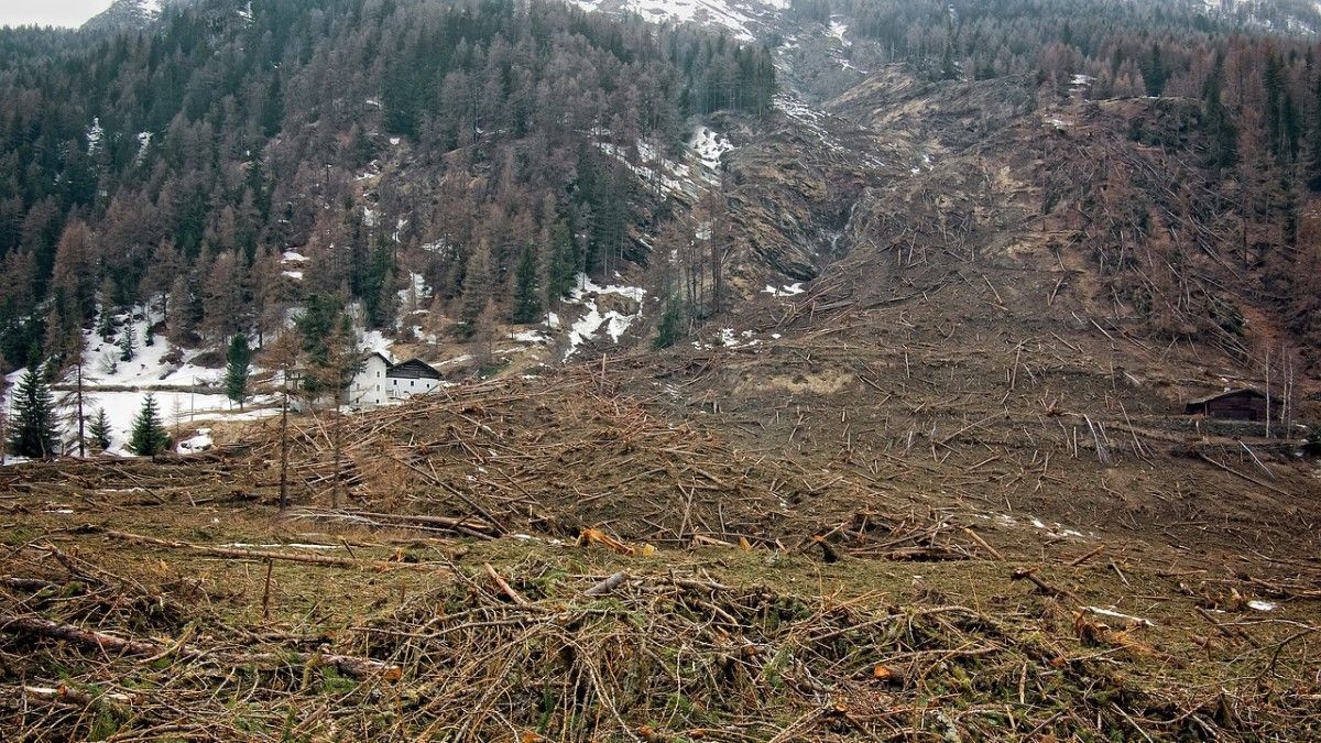 Földcsuszamlás történt Zsolnában, rendkívüli helyzetet hirdettek