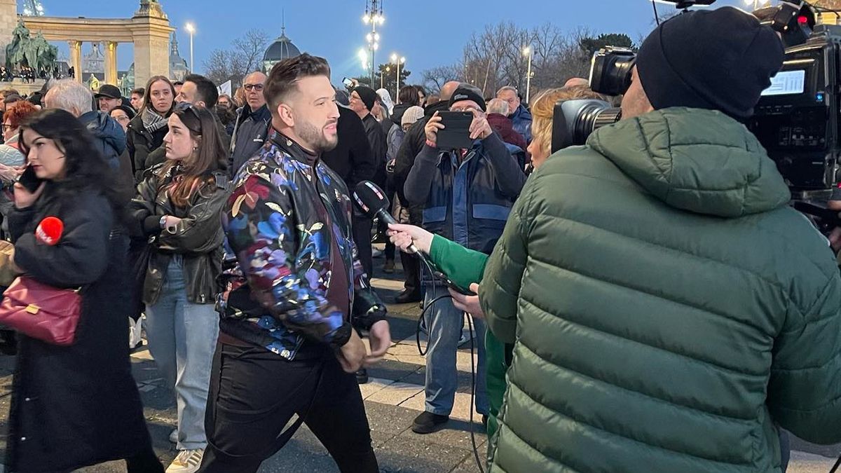 Ízléstelen – itt vannak az első képek a péntek esti influenszer-tüntetésről