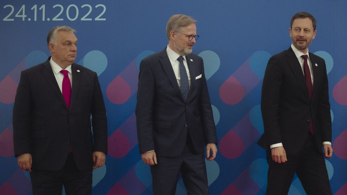A cseh miniszterelnök nem repes az örömtől, hogy találkoznia kell Orbán Viktorral