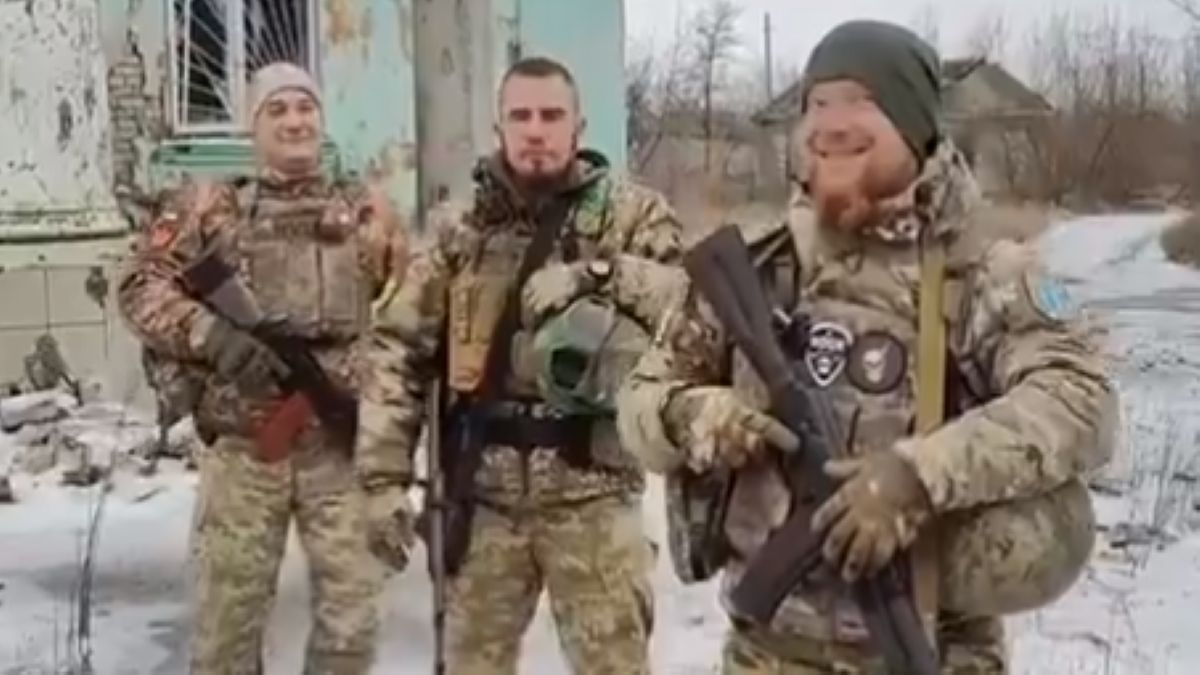 Így táncoltak örömükben az ukrán katonák, miután kiderült, hogy több orosz vadászgépet is lelőttek (VIDEÓ)