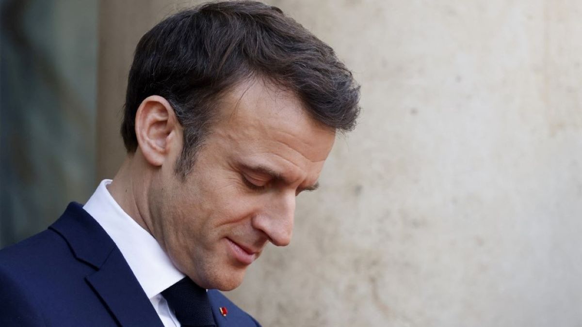 Medvegyev begorombult: „Macronnak valószínűleg fejébe szökött a vizelet!”