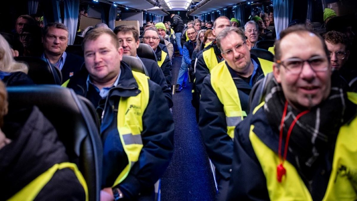 Megint megbénult Németország, újabb tüntetés vette kezdetét
