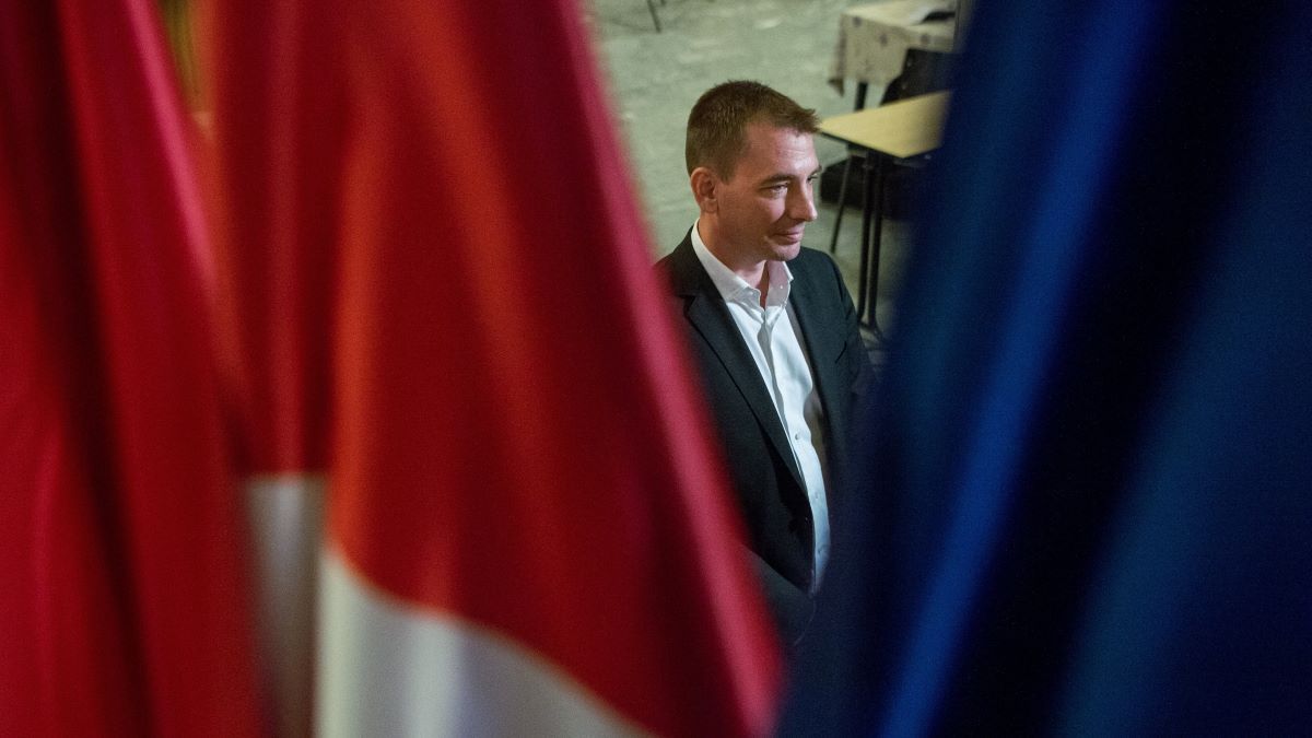 A Párbeszéd brüsszeli politikusa csuriba rakta ujjait és bejelentette: újra felfüggeszthetik az uniós forrásokat (VIDEÓ)