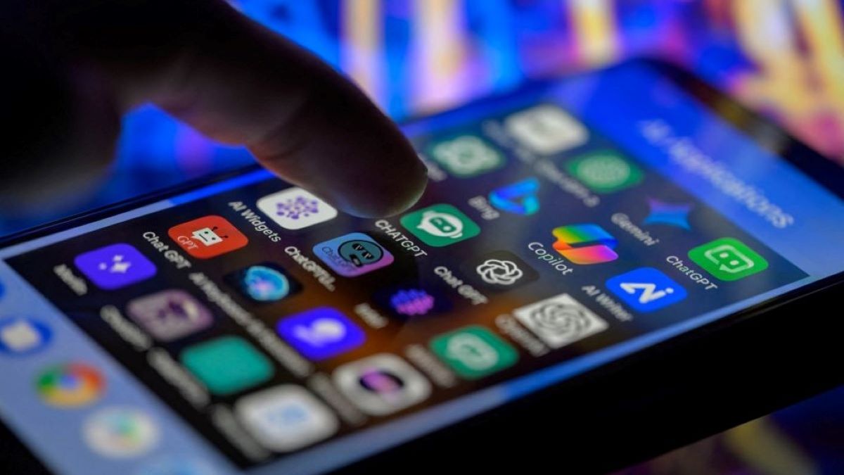 Durvul a választási kampány: kémprogramot találtak a képviselők mobilján