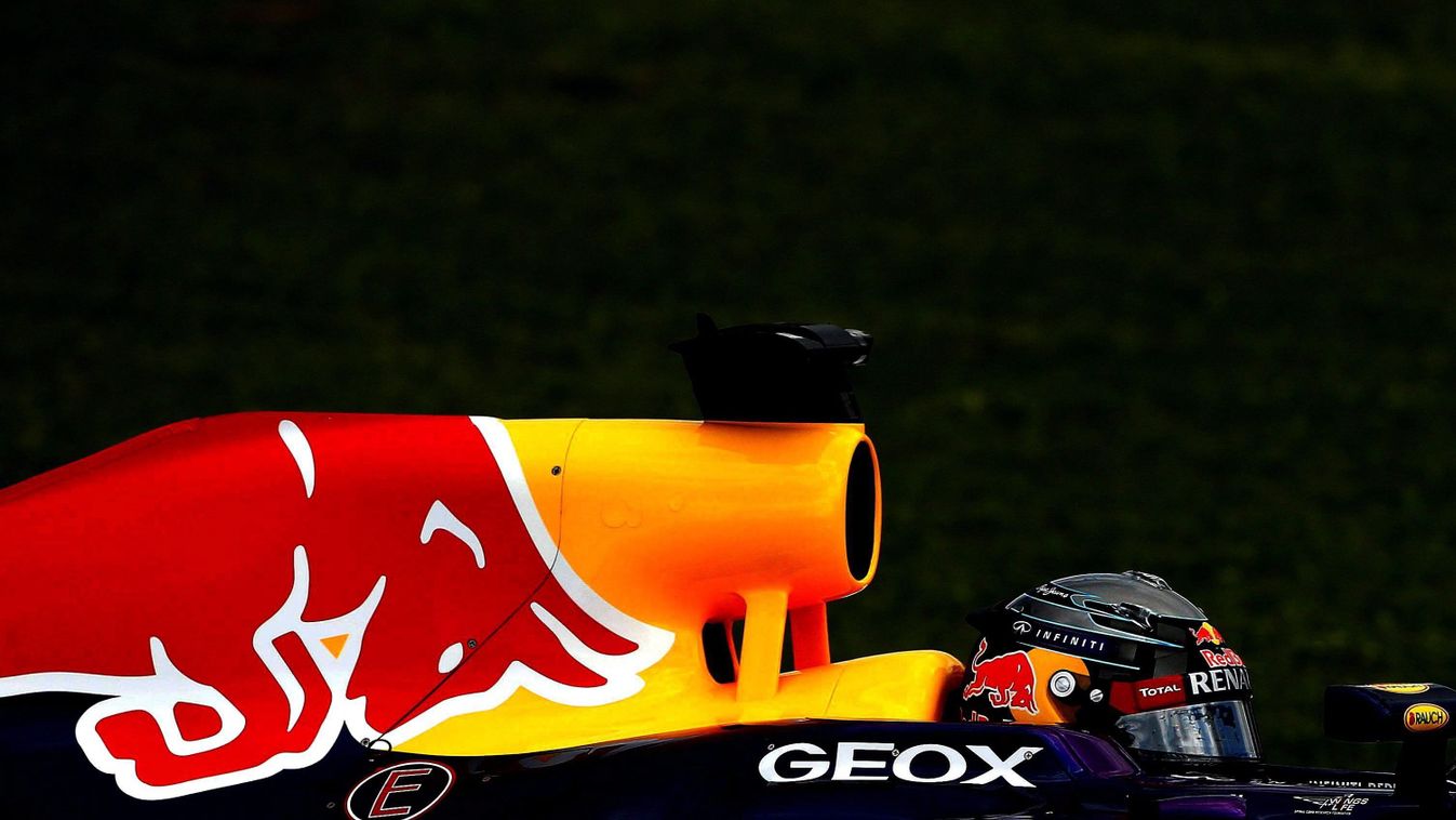 Montmelo, 2013. május 11.
Sebastian Vettel, a Red Bull csapat címvédő német versenyzõje a Forma-1-es autós gyorsasági világbajnokság Spanyol Nagydíjának harmadik szabadedzésén a montmelói pályán 2013. május 11-én. A futamot május 12-én rendezik. (MTI/EPA/Alberto Estevez)