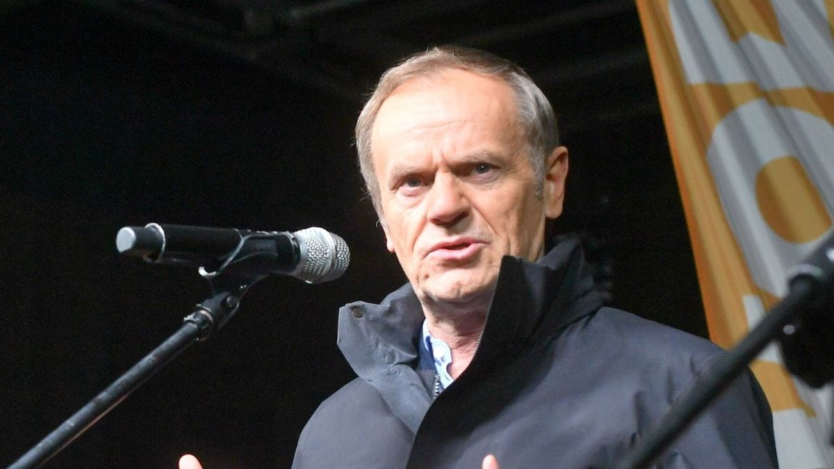 Tusk Varsóba hívta Zelenszkijt a gabonavita kapcsán, a gazdatüntetőket pedig lehazaárulózta