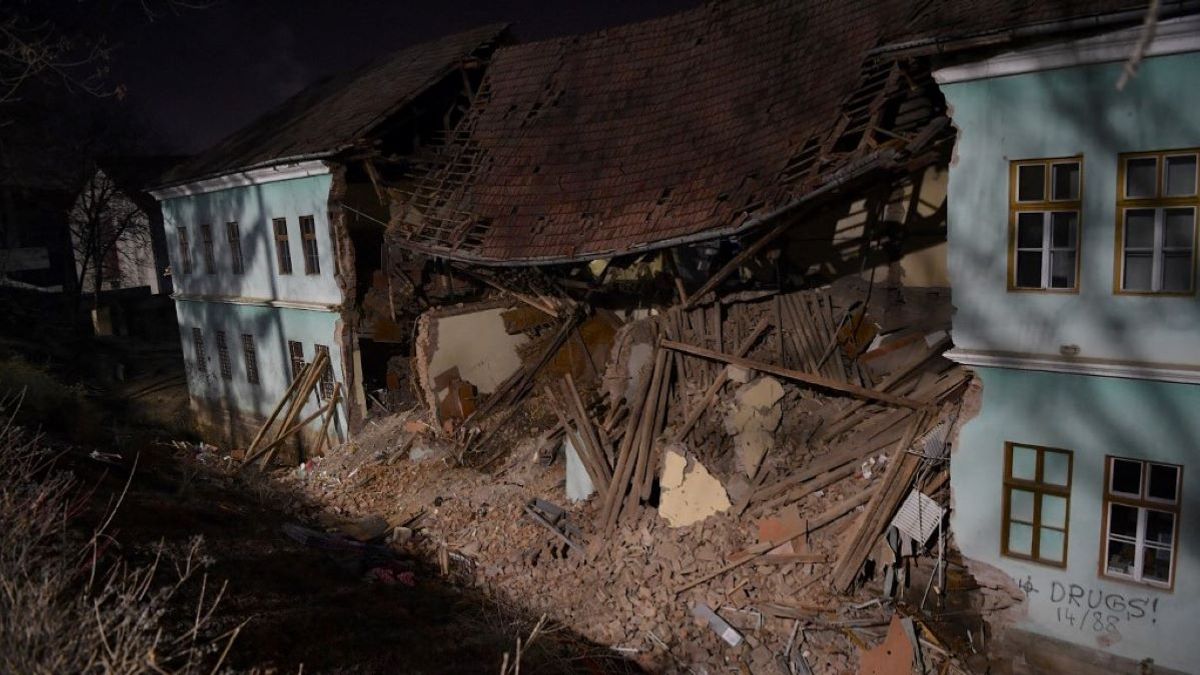 Beomlott egy iskola mennyezete Romániában, négy diák megsérült