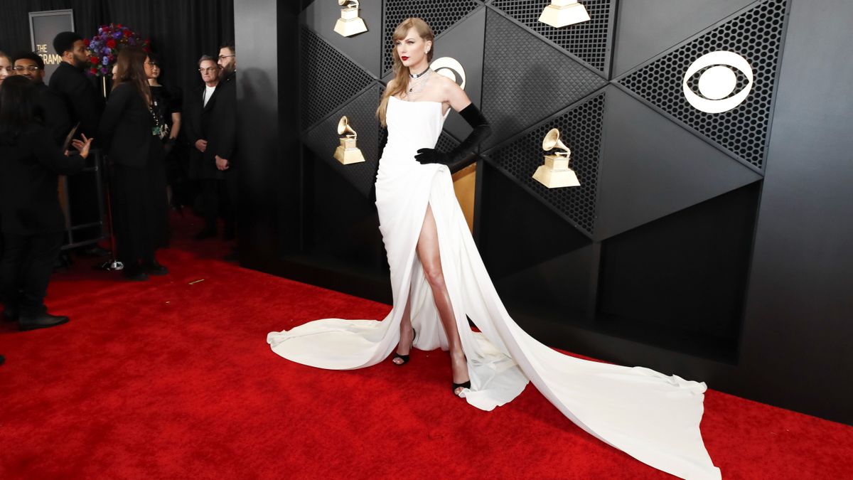 Taylor Swift történelmet írt a Grammy-gálán, beelőzte Frank Sinatrát is