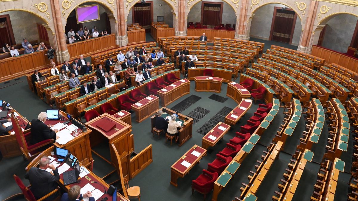 A baloldal sem vette komolyan az általa összehívott parlamenti ülést