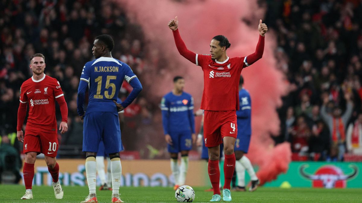 A hosszabbításban döntött a kapitány – a sérült Szoboszlainak is nyert egy Ligakupa-aranyérmet a Liverpool!