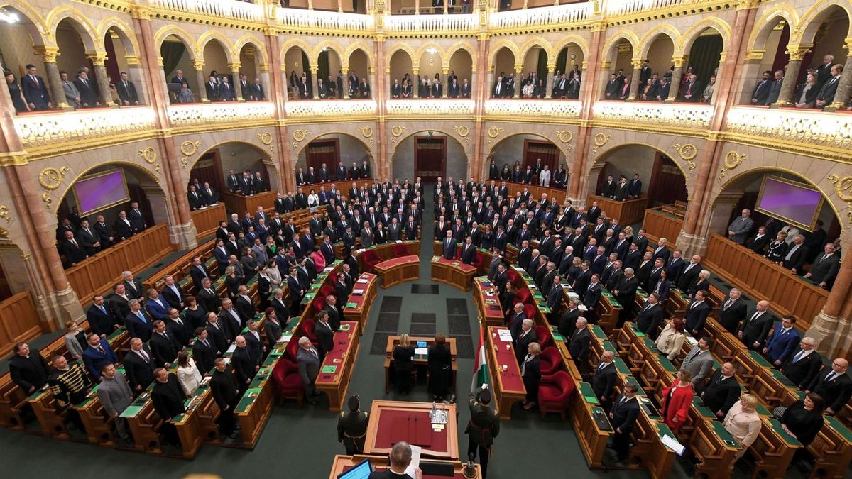 Eldőlt: hétfőn szavaz az Országgyűlés az államfő személyéről