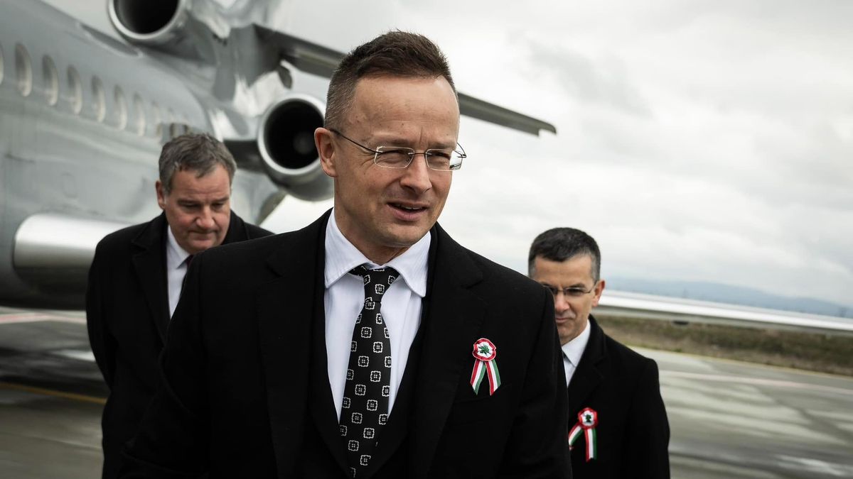 „Mindig is voltak árulók, akik megosztották a magyarságot!” – Erdélyben tartotta meg ünnepi beszédét Szijjártó Péter