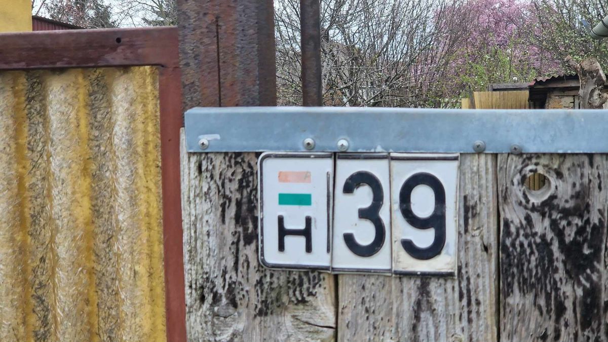Nagykőrösön kapták lencsevégre a legkreatívabb rendszámot