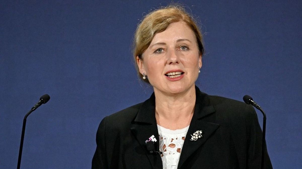 Szlovák lapban hergel Orbán és Fico ellen Vera Jourová