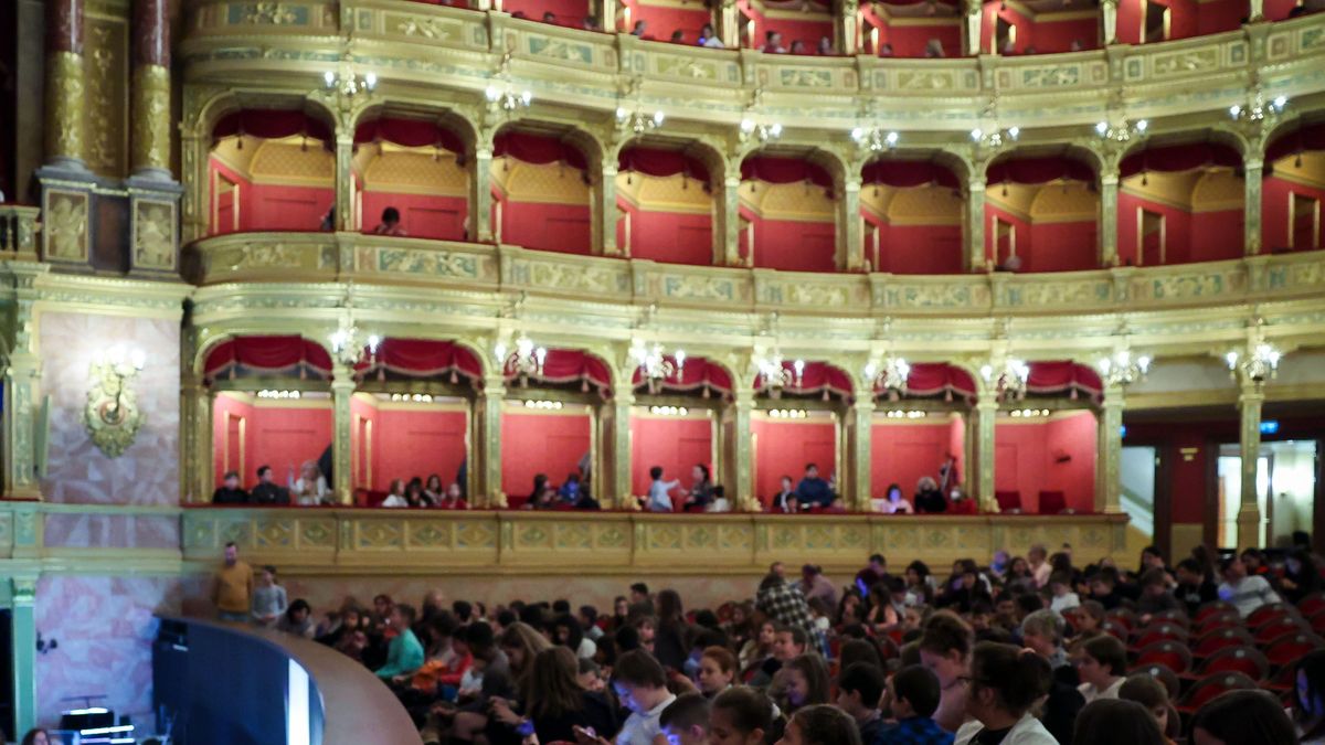 Mit ad Isten, pont ott voltam ma délelőtt az Operában a Carmina Buranán