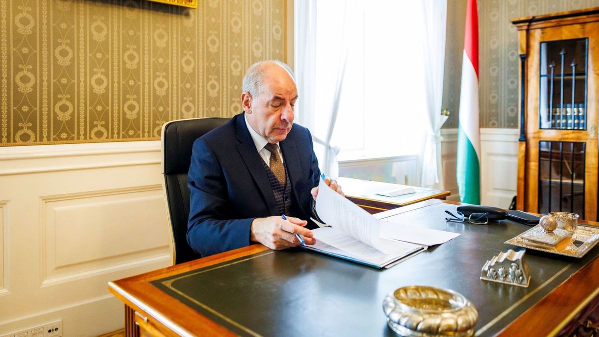 Megszületett az új államfő első döntése: aláírta a svéd NATO-csatlakozást