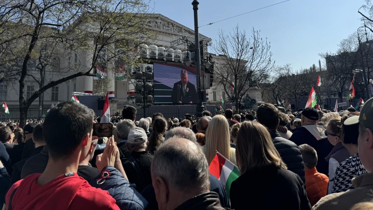 Épp a tüntetők mellett álltam