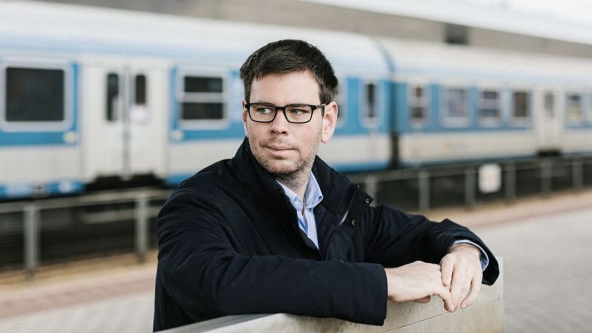 „Hamarosan” – sejtelmes posztot közölt Vitézy Dávid