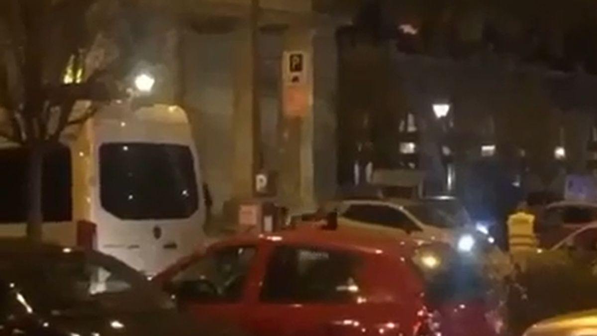 Elszabadultak az indulatok a Keletiben, civil és biztonsági őr esett egymásnak a parkolóban