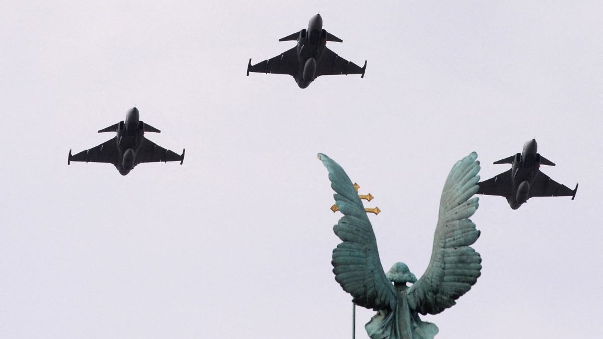 Mutatjuk, mennyit keres egy vadászpilóta Magyarországon!