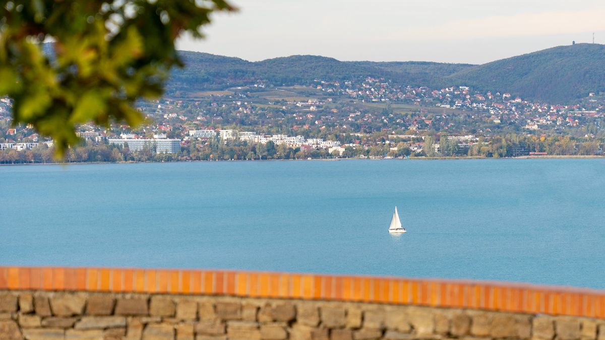 Idén minden harmadik magyar a Balatonhoz utazna egy kutatás szerint