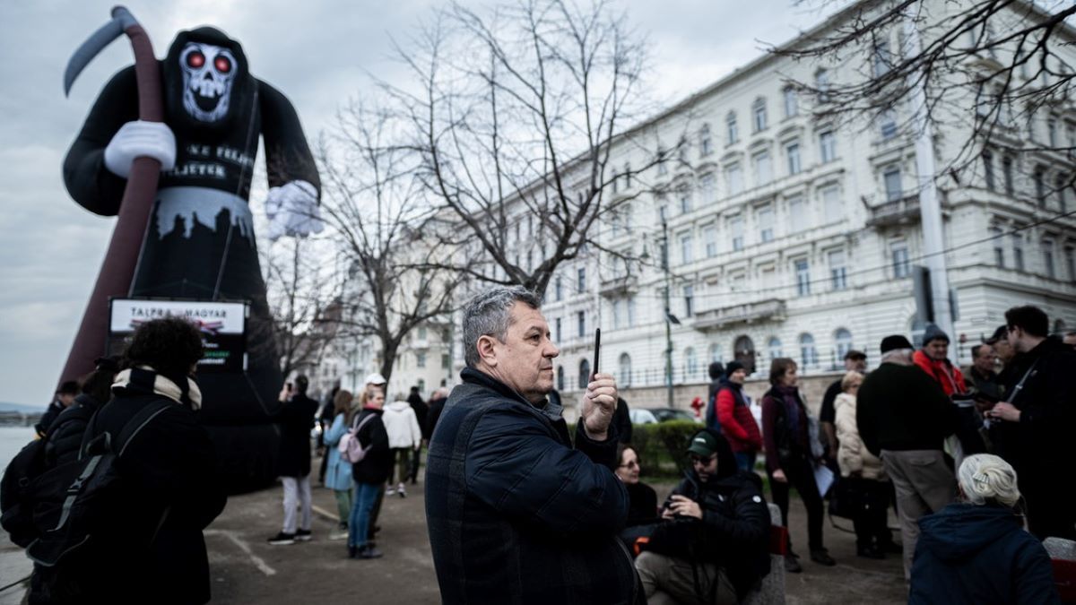 Várható volt: a gazdák és a méhészek sem mentek el a kormányellenes gazdatüntetésre, ami bizarr fordulatot vett