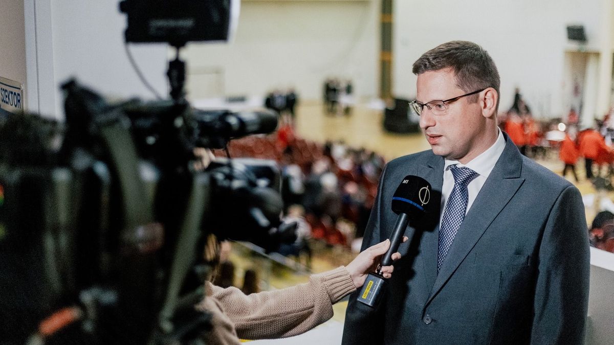 Újra kellett tanulnom járni – Gulyás Gergely a műtétről, a visszatérésről és Magyar Péter fenyegető üzeneteiről