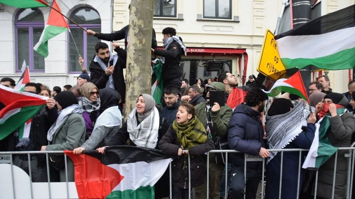 Izrael-ellenes tüntetők jelentek meg az amszterdami holokauszt múzeum átadásánál – Mandiner
