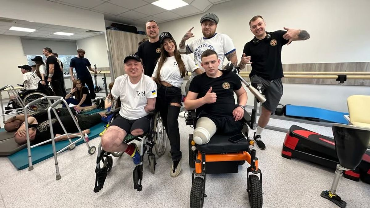 Ukrán pornósztár szállt be az adománygyűjtésbe